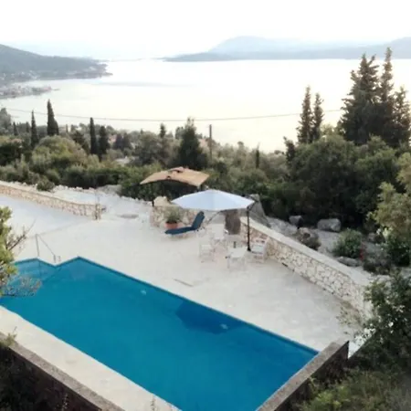 Vila With Heated Pool And Sea View