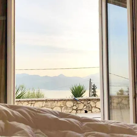 Vila With Heated Pool And Sea View