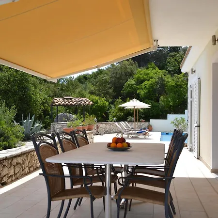 With Heated Pool And Sea View Vila *